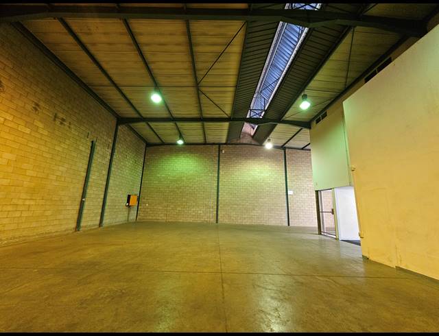 430M² WAREHOUSE TO LET IN LINBRO PARK